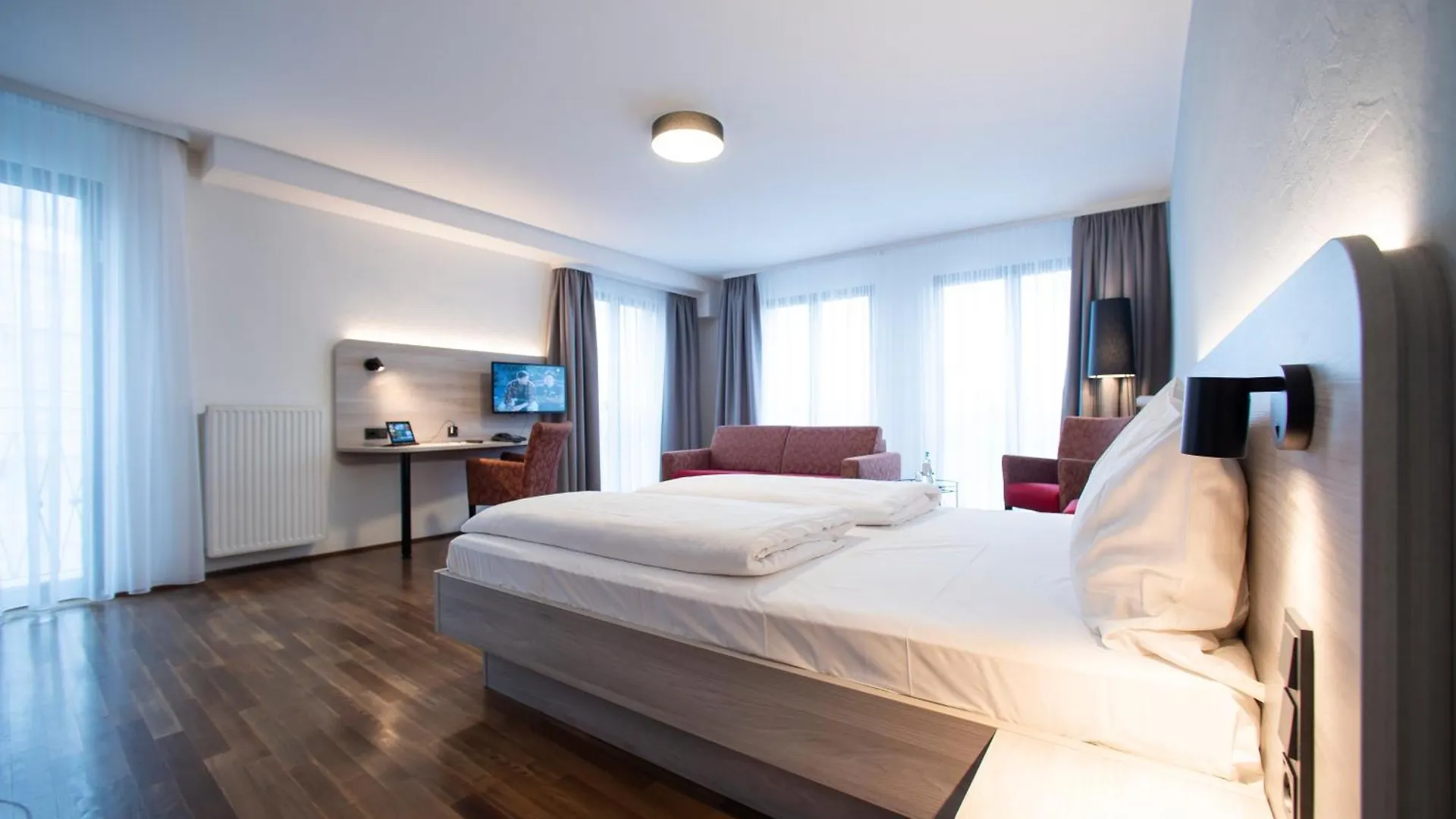 Eden Hotel Frueh Am Dom contacts